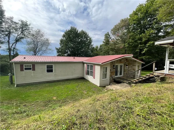 1567 Pulaski Mercer Rd, Mercer, PA 16137