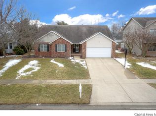 1006 Mesa Dr, Chatham, IL 62629