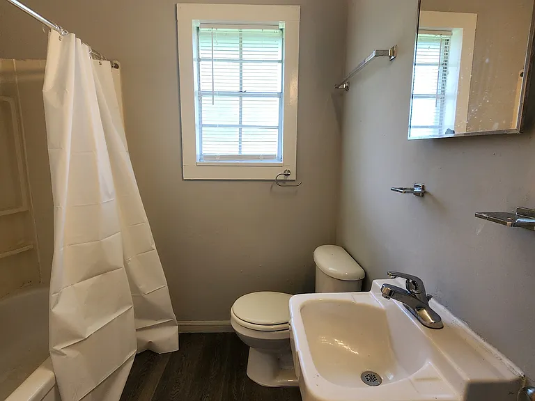 1609 Texas Ave — Photo 4