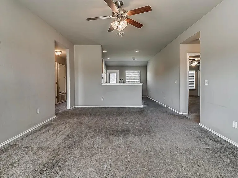 2725 Demotte Dr — Photo 5