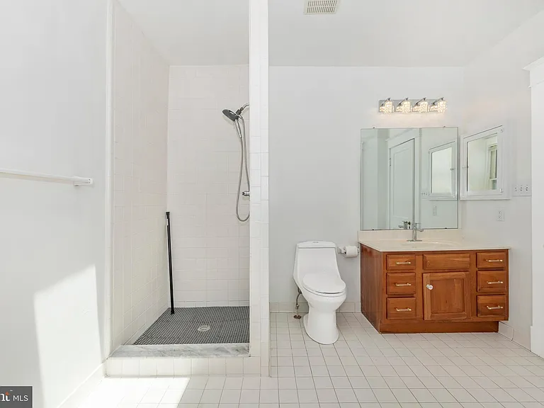 231 N Market St #3 — Photo 31