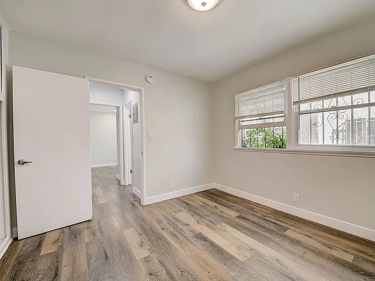 7044 Lanewood Ave — Photo 27