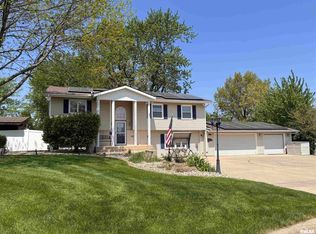 462 Circle Dr, Kewanee, IL 61443