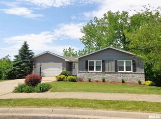 5911 W Ridgecrest Dr, Peoria, IL 61615