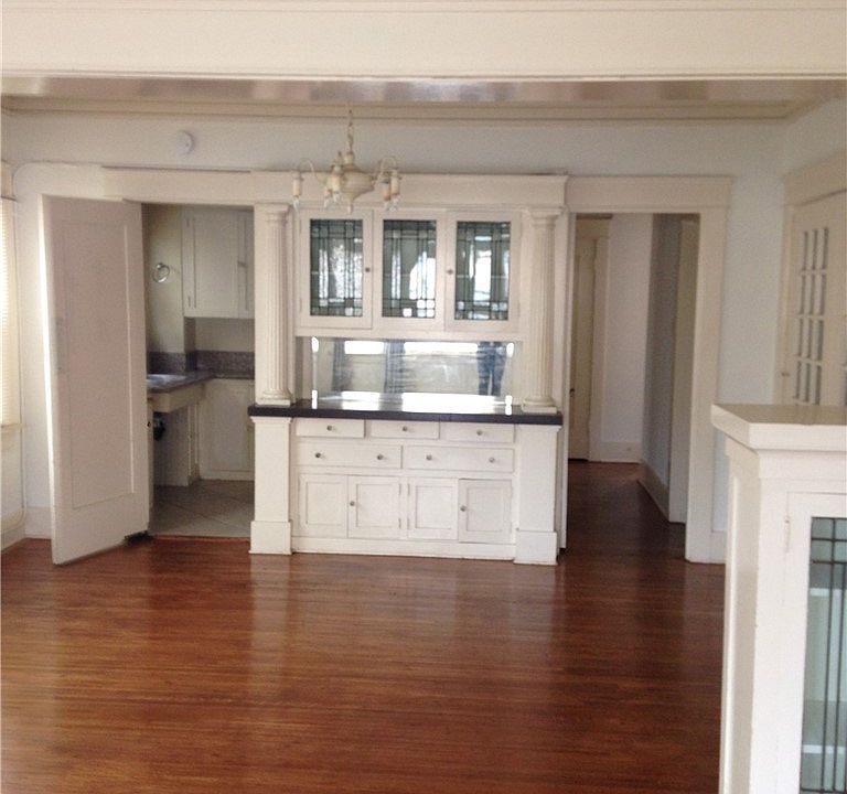 1st image of 311 W 4th St