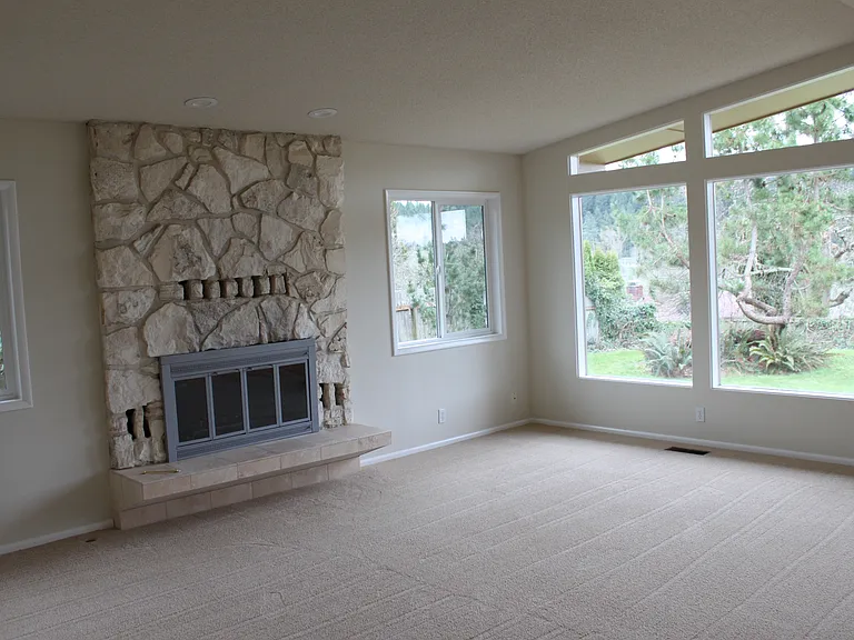 1728 W 34th Pl — Photo 4