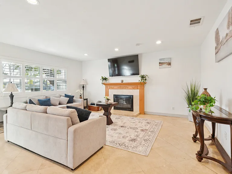 1531 W Trenton Pl — Photo 24