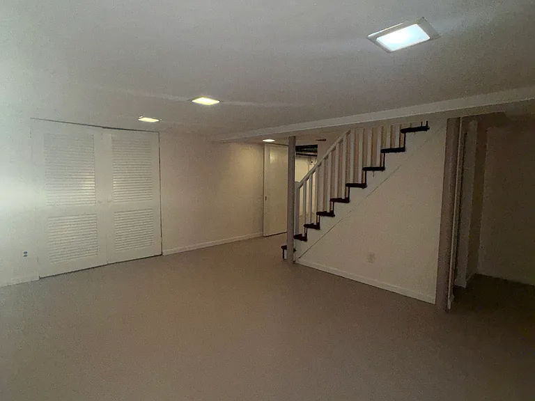 324 E Cedar St — Photo 15