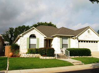 125 W Creekview Dr, Fredericksburg, TX 78624