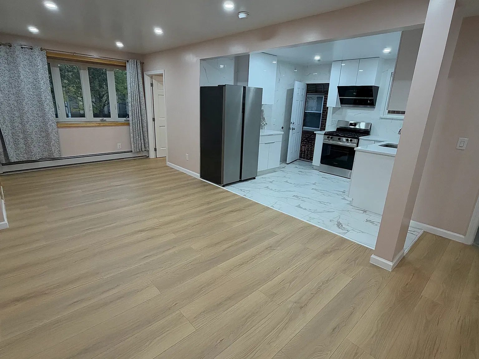 3 bed, 1.5 bath, 1000 sqft, $2,800 — Photo 3