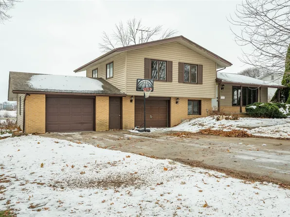 1215 S 16th Ave W, Newton, IA 50208