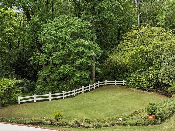 5th image of 2988 Rockingham Dr NW