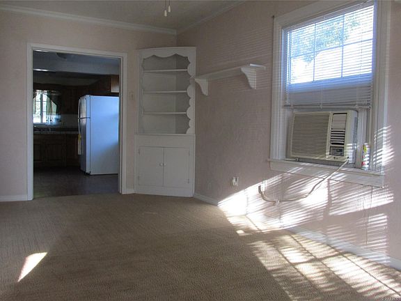 3rd image of 617 N Crownpoint Dr