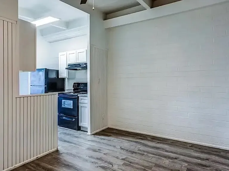 2 bed, 920 sqft, $1,299 — Photo 2