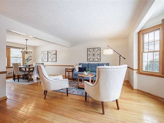 4th image of 81 Woodedge Ln