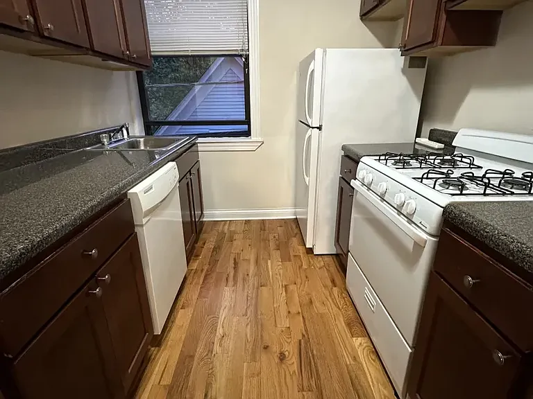 1320 Oak Ave — Photo 10