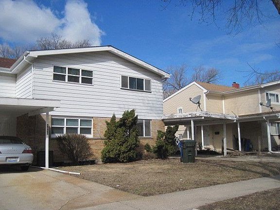 3rd image of 9402 Meadow Ln