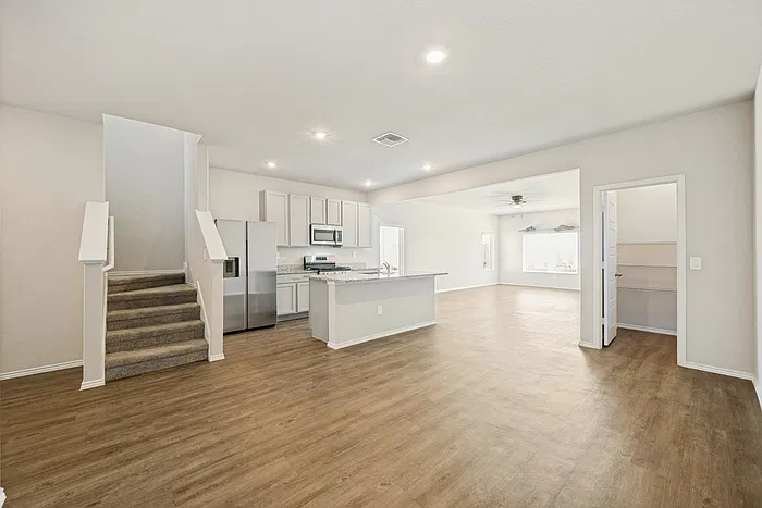 4 bed, 3.0 bath, 2337 sqft, $2,250 — Photo 2