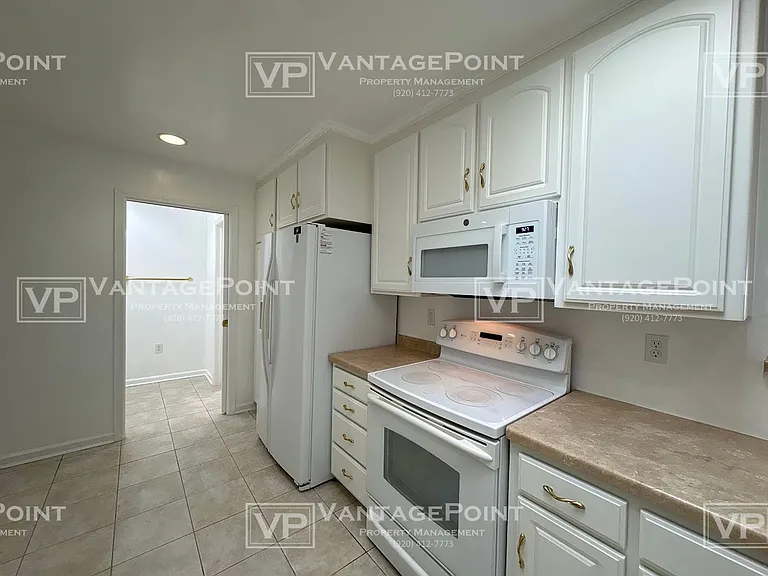 1684 Twin Lakes Cir #1 — Photo 4