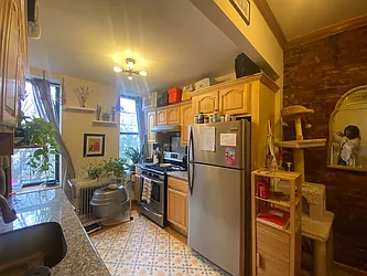 Rented by R New York