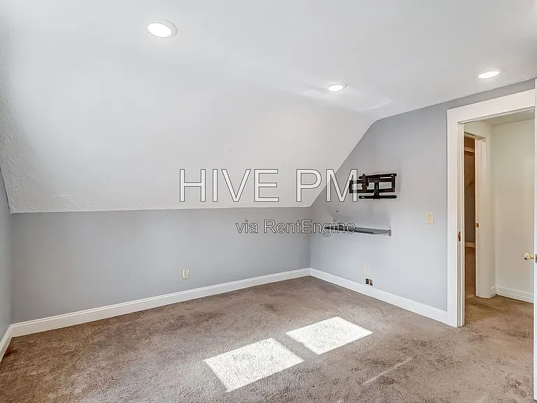3246 Linwood Ave #2 — Photo 29