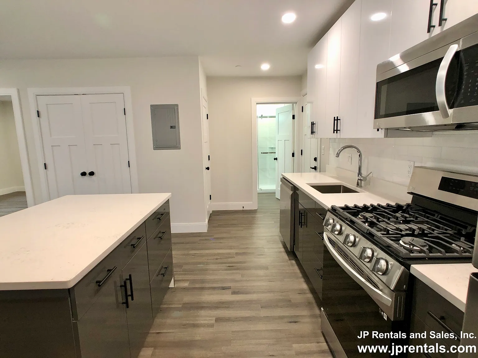 1 bed, 1.0 bath, 735 sqft, $2,625 — Photo 2