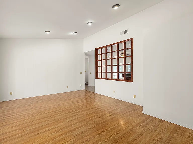 2170 Jefferson Ave — Photo 9