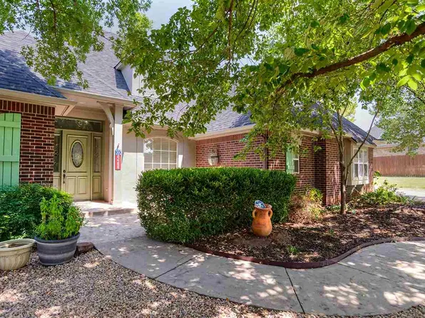 2211 S Copperfield St, Stillwater, OK 74074