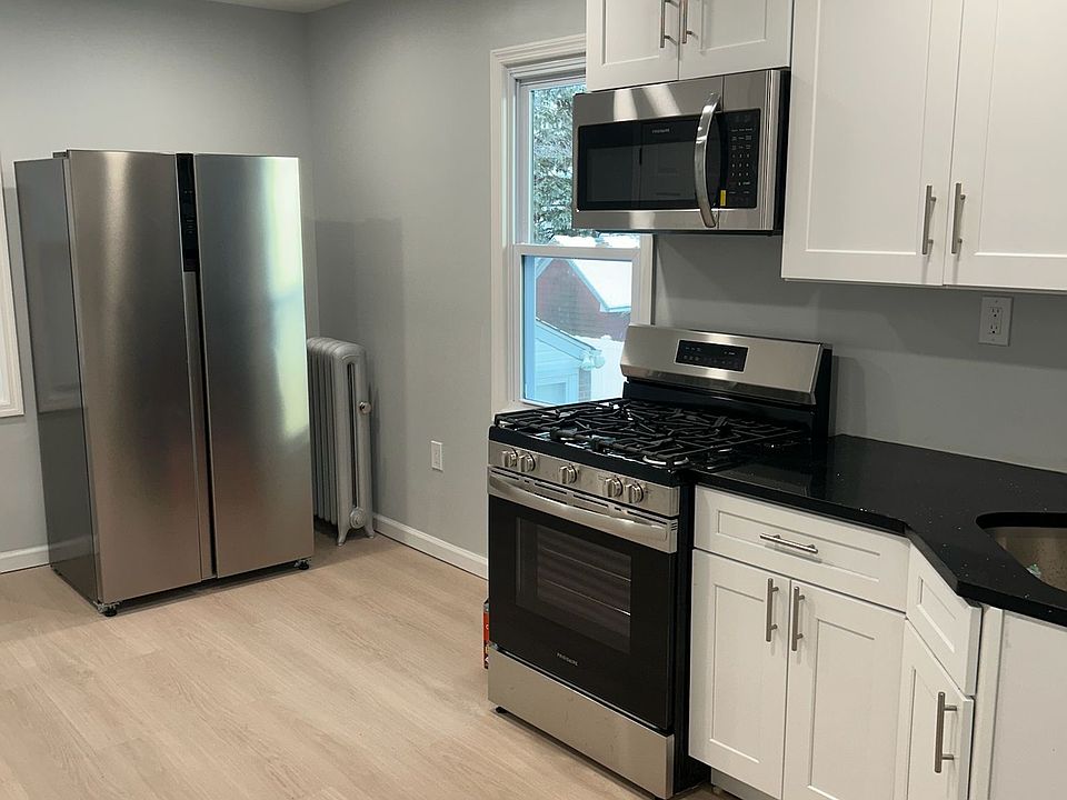 1st image of 14 Spooner St #2