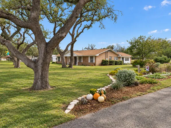 61 PULLIAM DR, Pleasanton, TX 78064