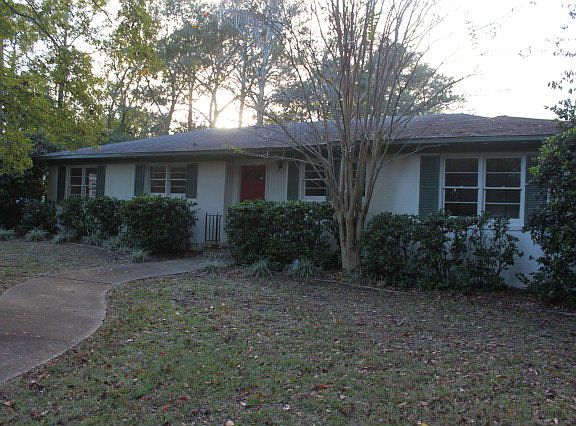 2nd image of 3255 Wisteria Ave