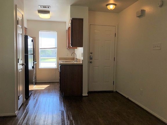 3rd image of 3620 Mahan Dr #A