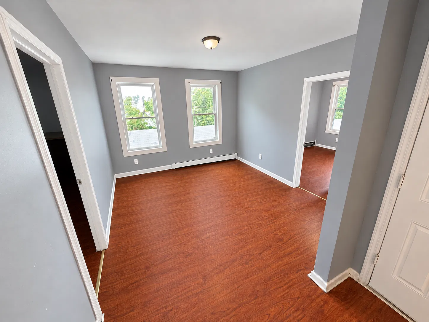3 bed, $1,600 — Photo 2