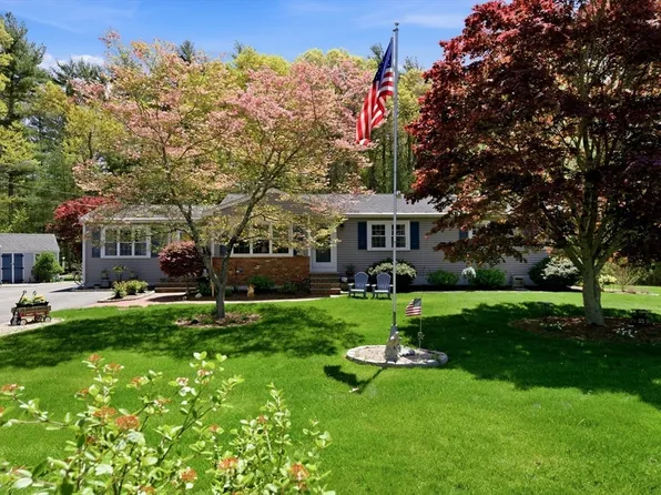 71 Valley St, Pembroke, MA 02359
