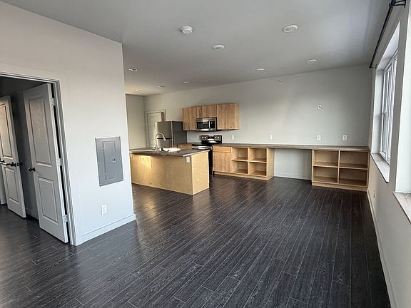 3rd image of 1301 S Walnut St #203