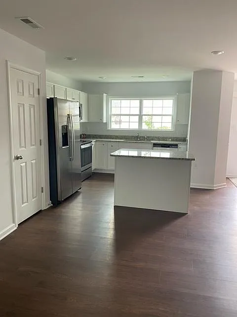 3 bed, 2.5 bath, 1480 sqft, $1,800 — Photo 4