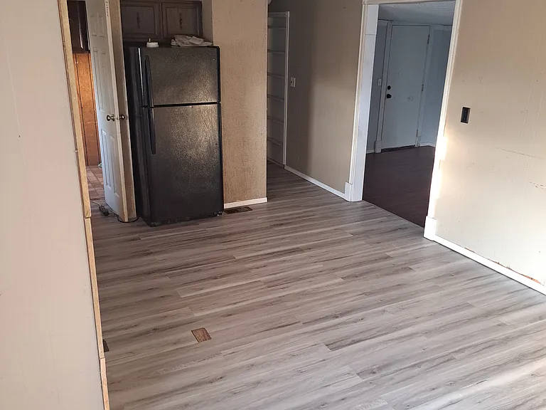 7851 FM 673 — Photo 2