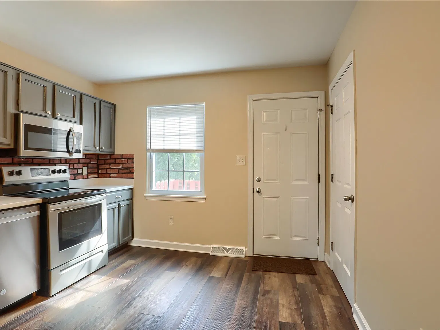2 bed, 1632 sqft, $1,875 — Photo 4