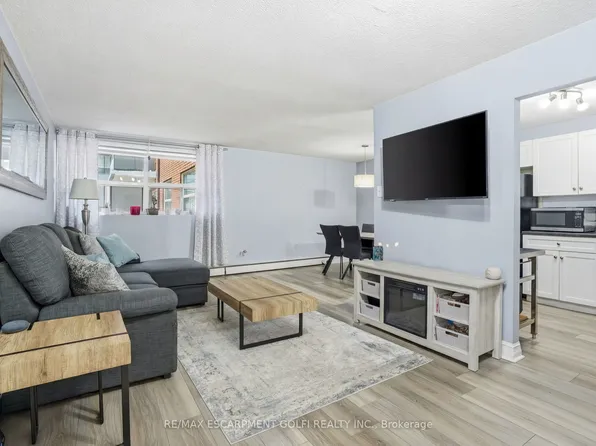 242 Oakdale Ave #108, Saint Catharines, ON L2P 3K5