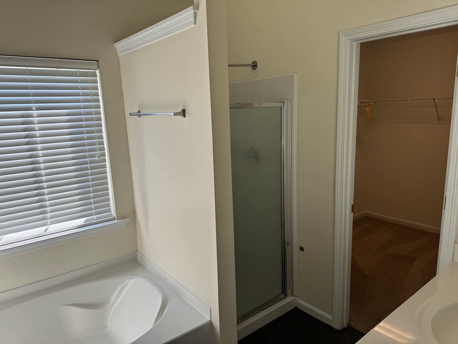 4 bed, 2000 sqft, $2,200 — Photo 4