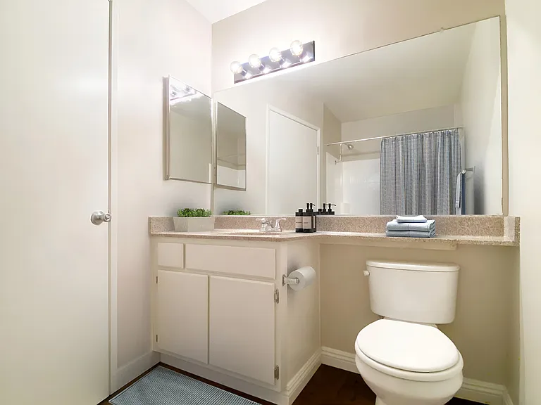 Cresthaven Apartment Homes — Photo 8