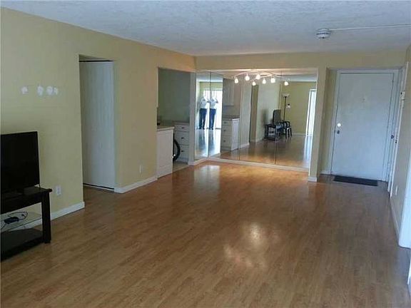 2nd image of 1428 SE 4th Ave APT 205