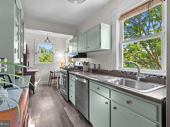 5th image of 2273 Park Hill Ave