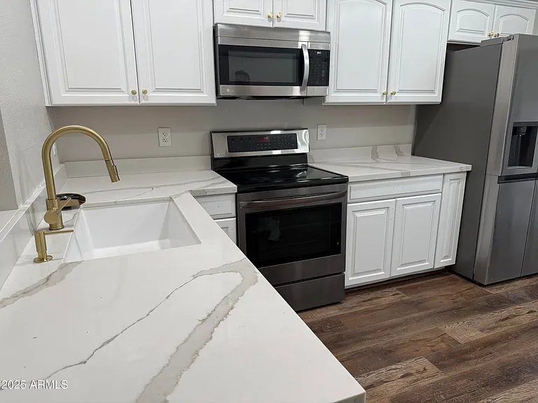 7801 N 44th Dr #1052 — Photo 2
