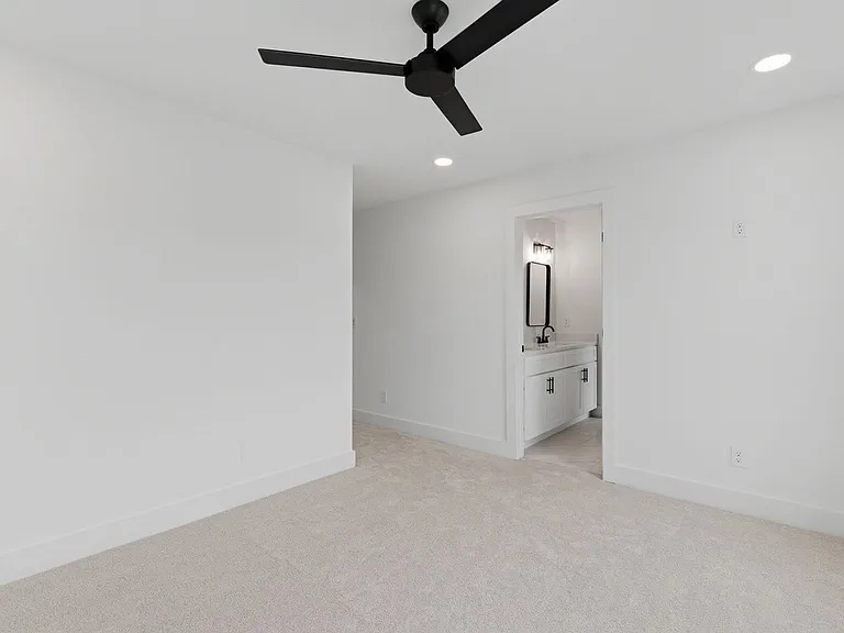 1024 Scenic View Ct — Photo 16