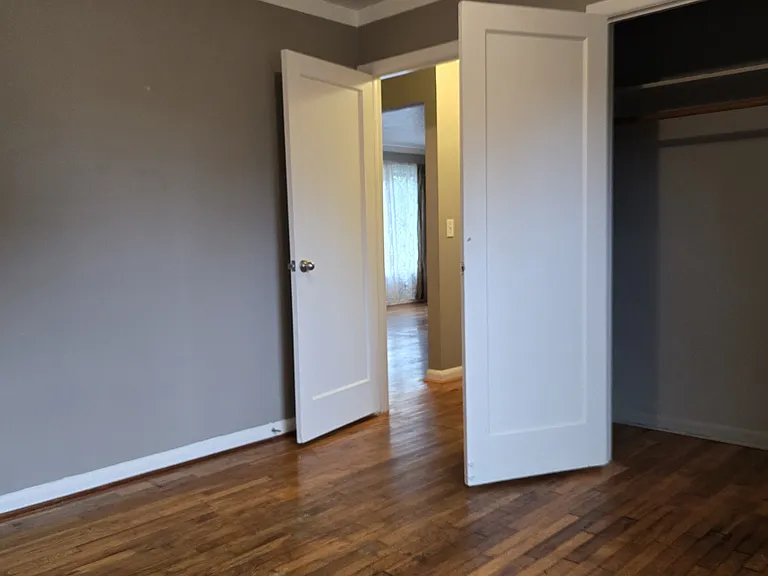 583 Delmar Dr N — Photo 22