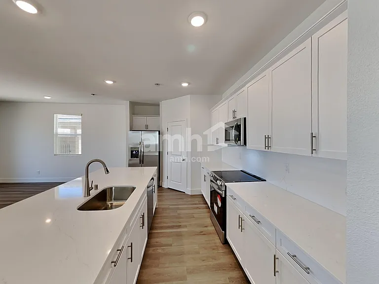 5865 Iron Islands St — Photo 4