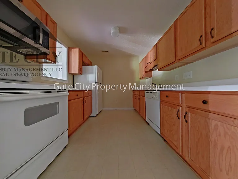 905 Hanahan Ct #1B — Photo 2