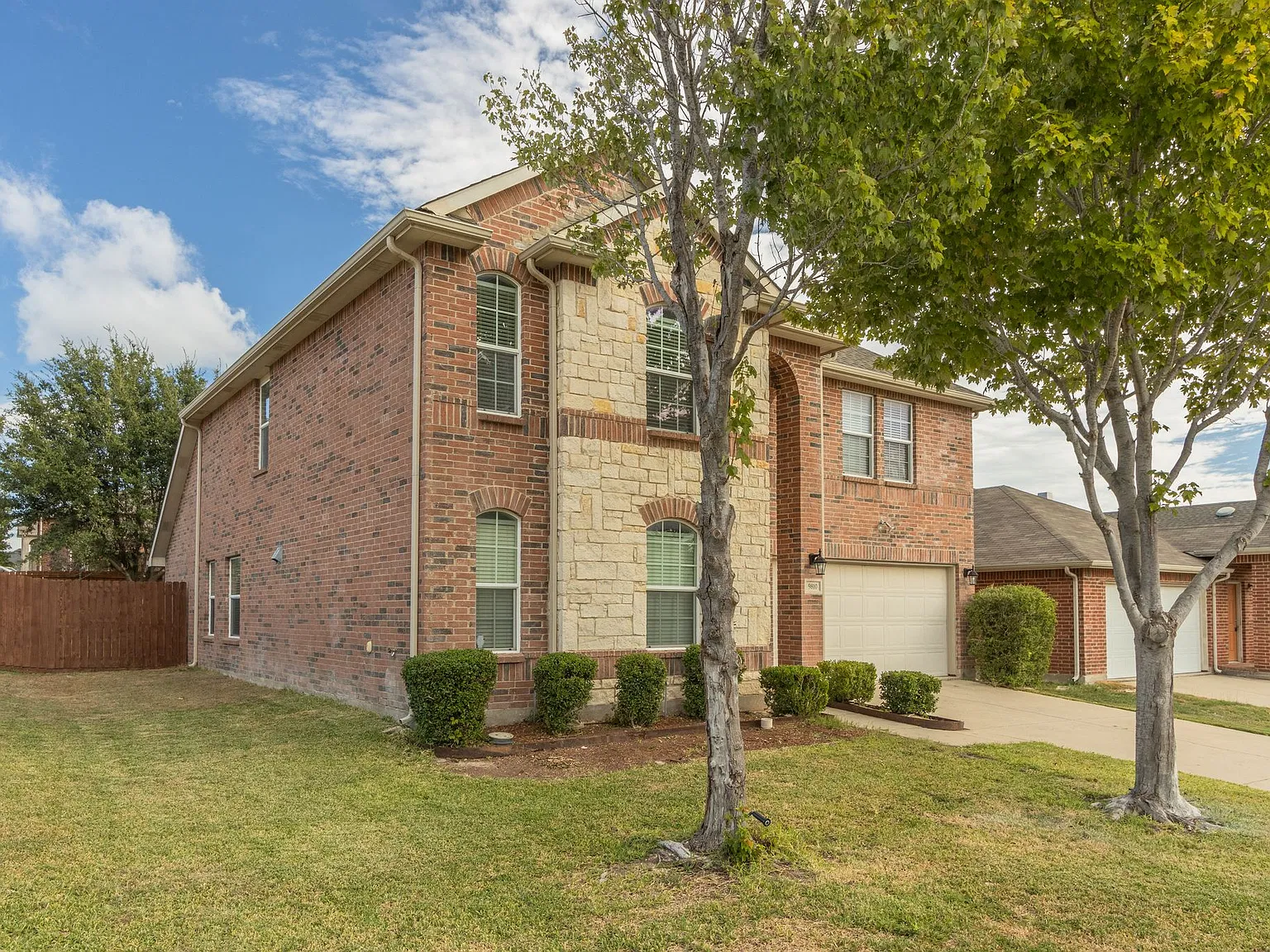 4 bed, 2.5 bath, 2632 sqft, $2,595 — Photo 2