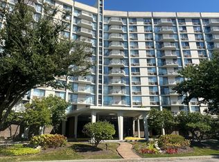 20 N Tower Rd APT 12E, Oak Brook, IL 60523